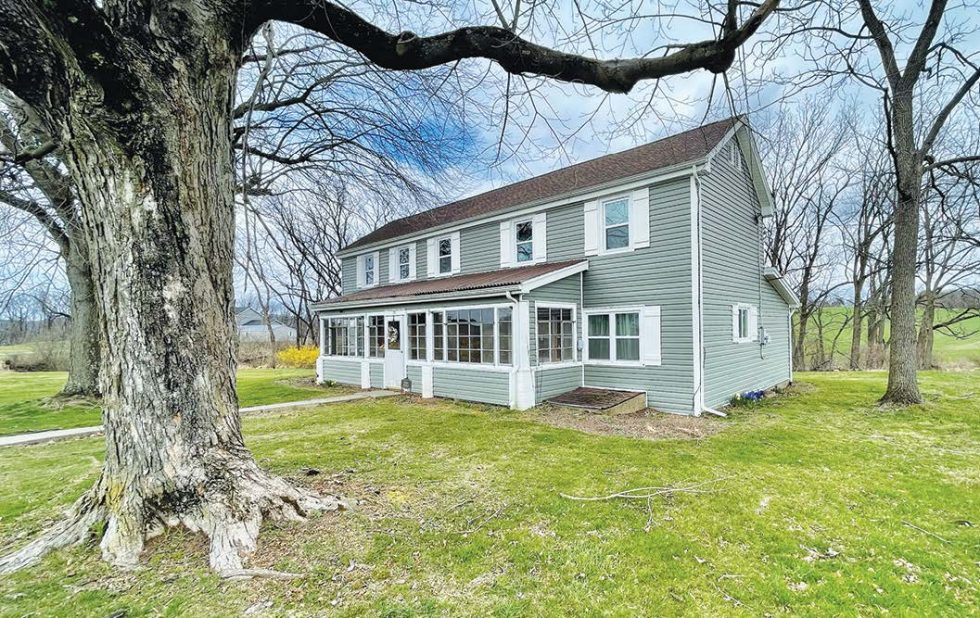 2 STORY HOME ON 2 ACRES Dustin Snyder Auctioneer